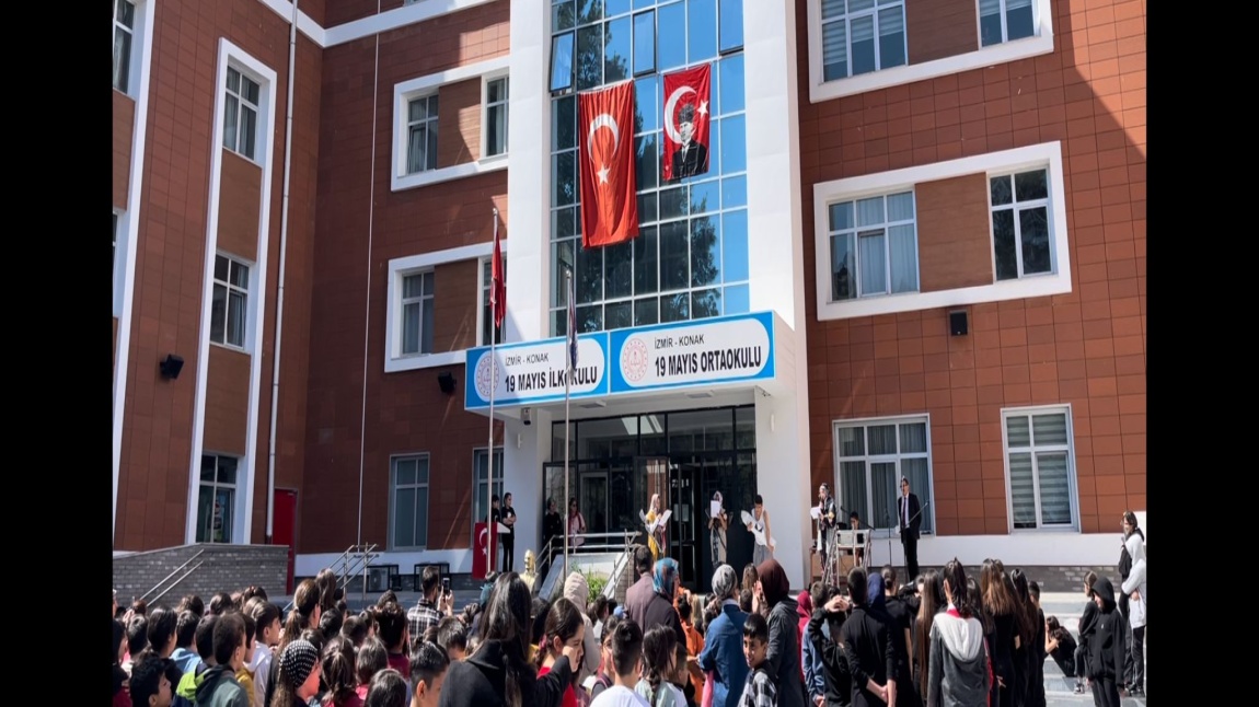 Okul Müdürümüz Mustafa YILDIRIM'ın 18 Mart Çanakkale Zaferi ve Şehitleri Anma Günü Mesajı